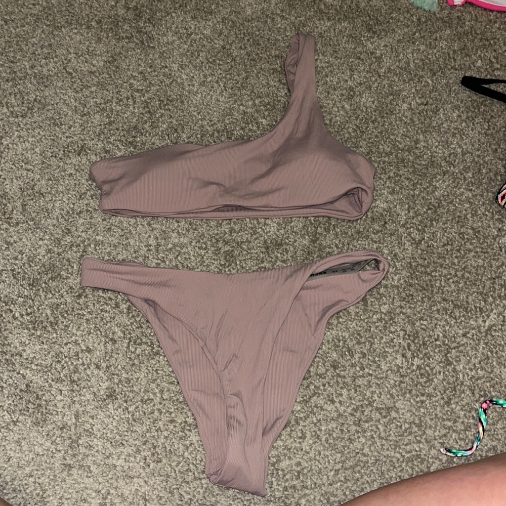 Never worn swim set size extra small